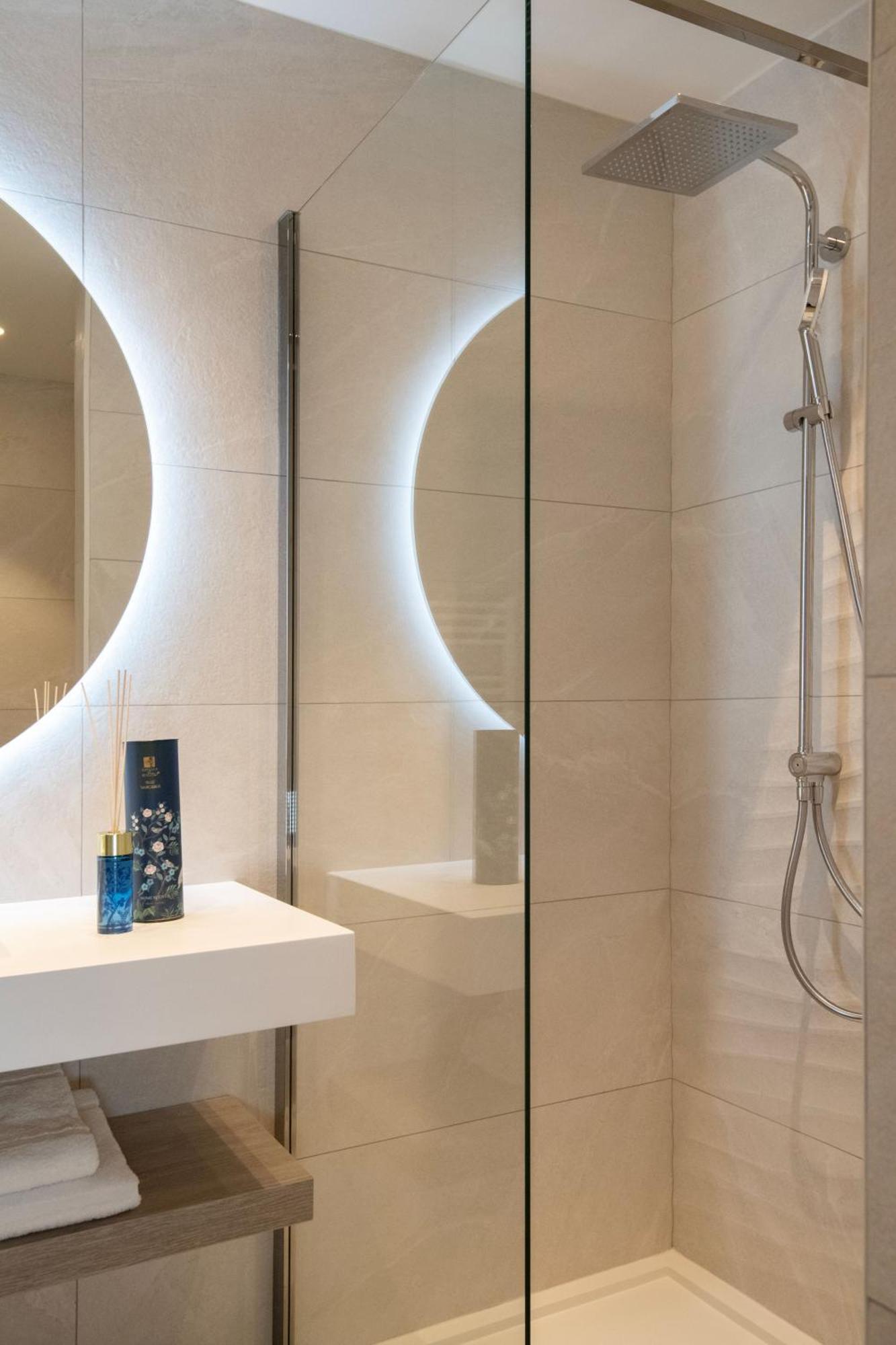 Residence Hoteliere Chambord Au Coeur De Menton - Entierement Renovee ภายนอก รูปภาพ