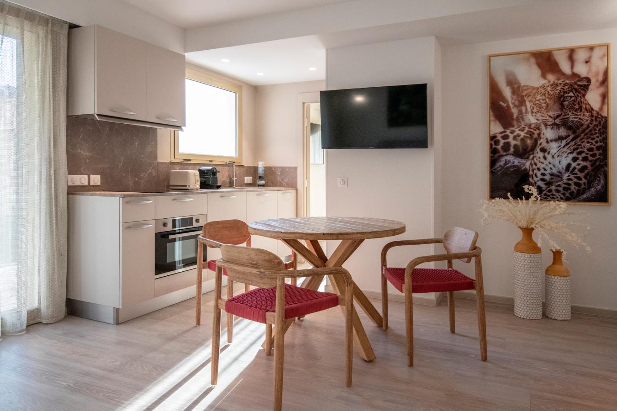 Residence Hoteliere Chambord Au Coeur De Menton - Entierement Renovee ภายนอก รูปภาพ