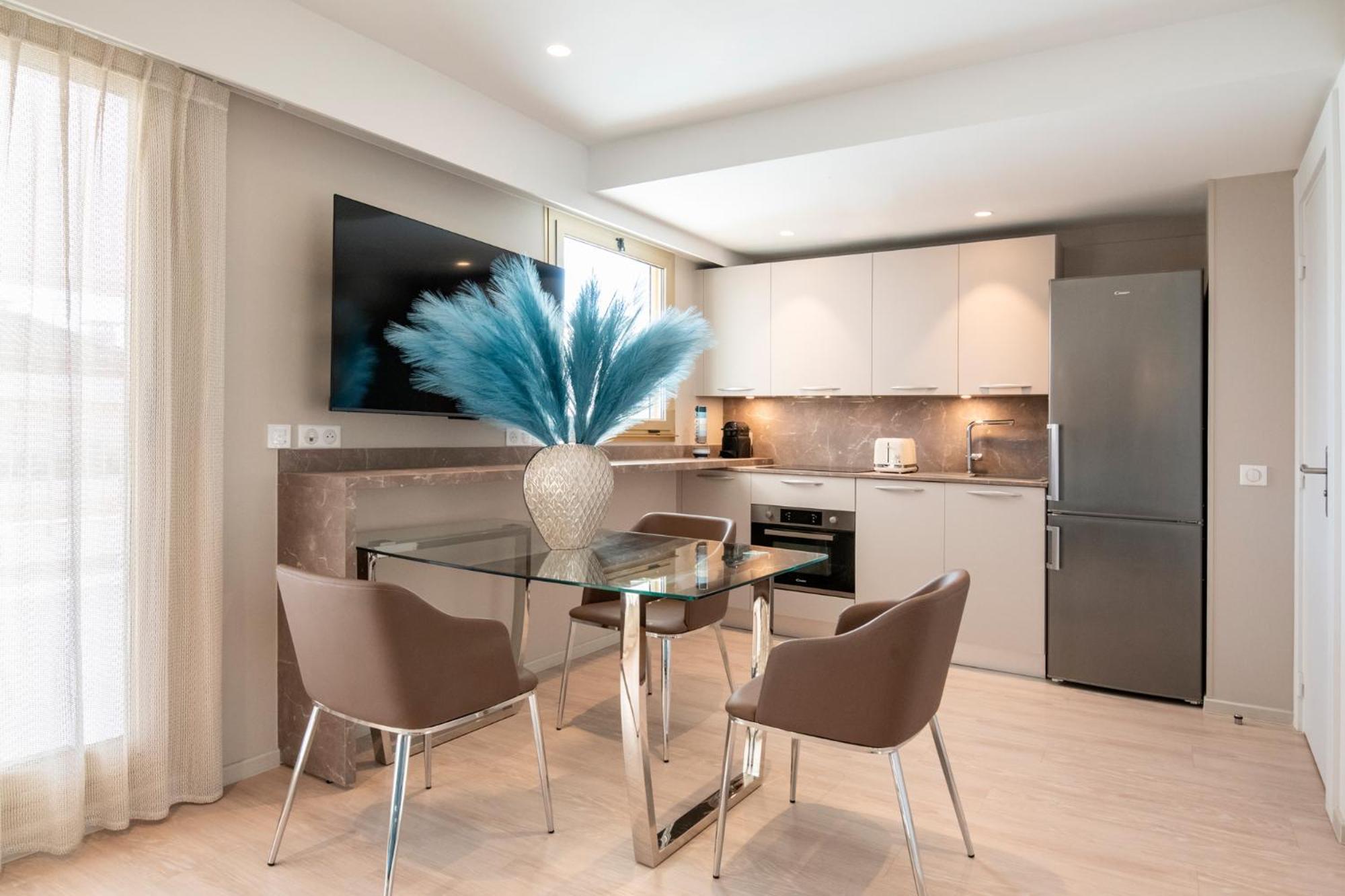 Residence Hoteliere Chambord Au Coeur De Menton - Entierement Renovee ภายนอก รูปภาพ